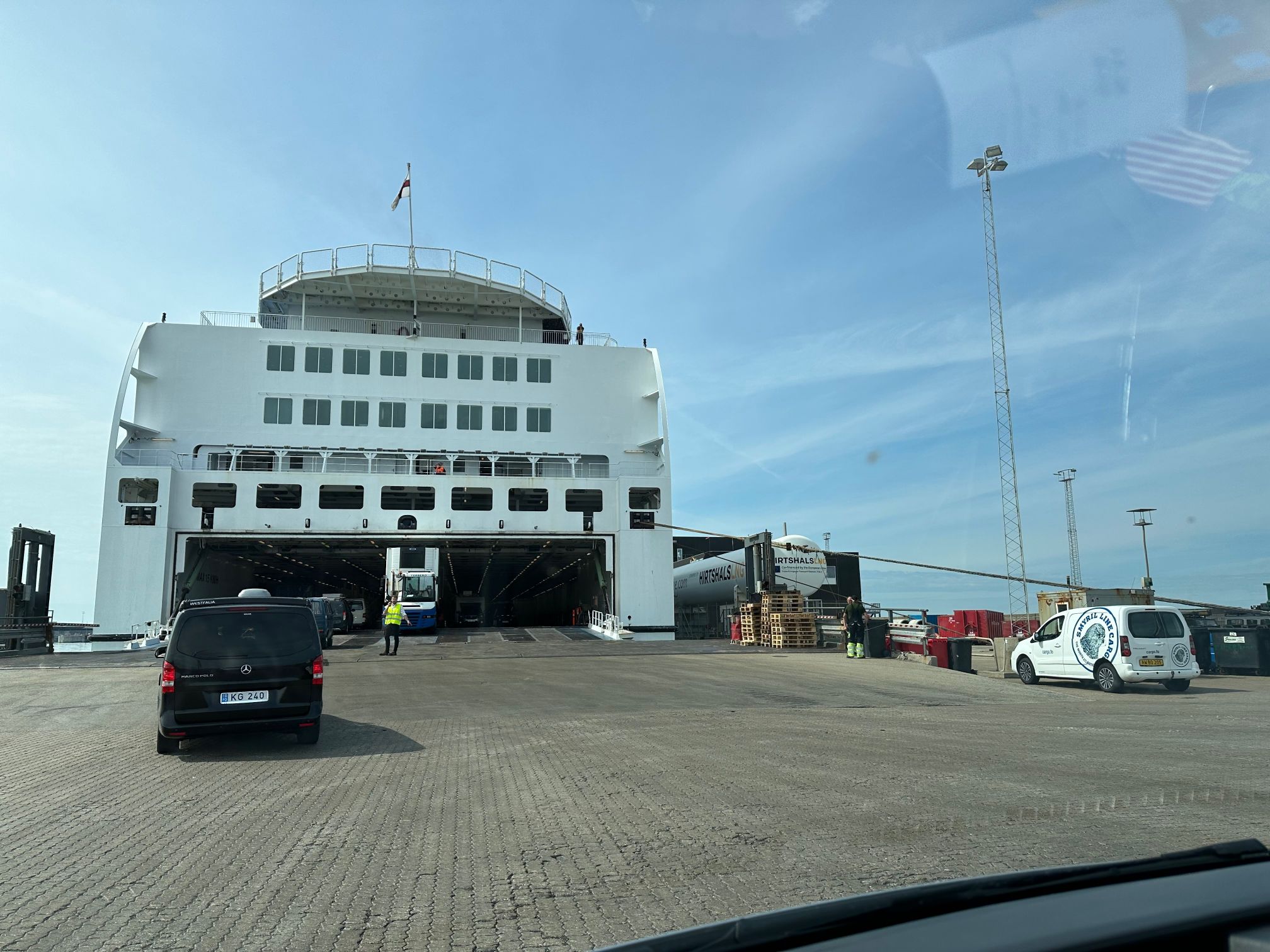 ferry-Iceland-Denmark-parkeer dek