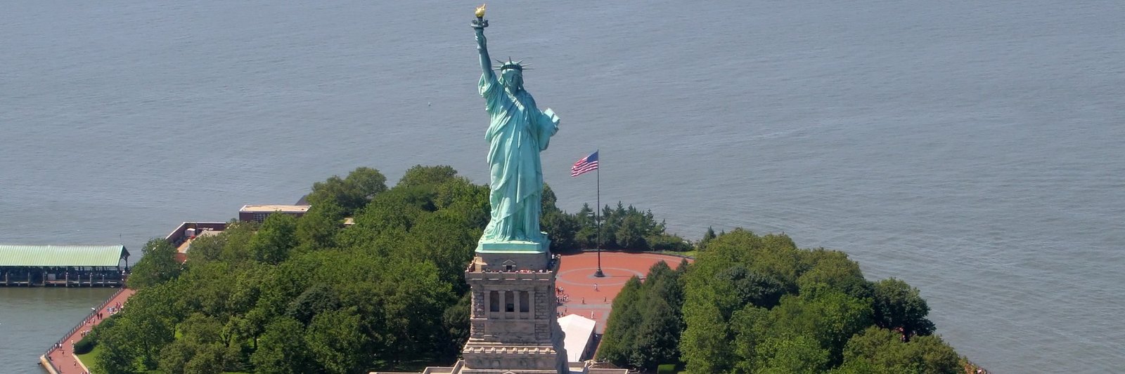 Ferry to<br>the statue of Liberty