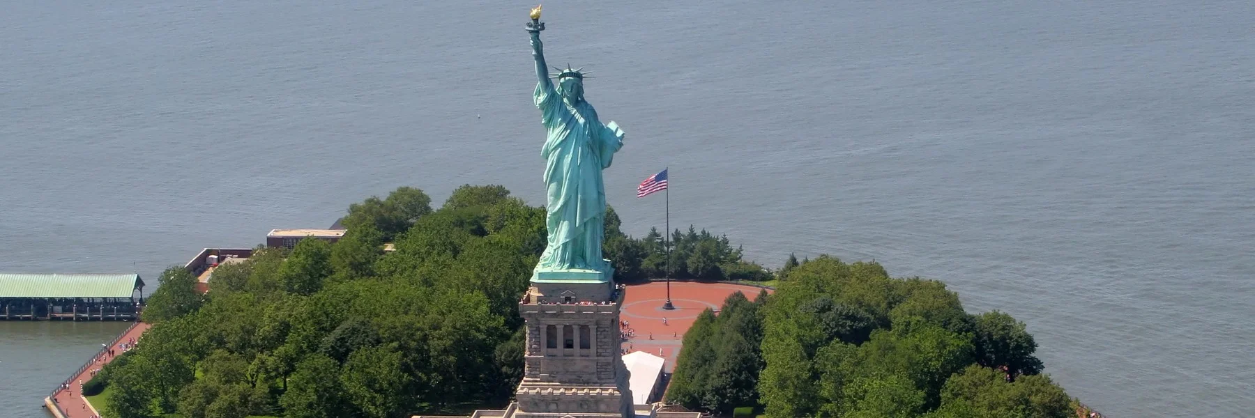 Ferry to<br>the statue of Liberty