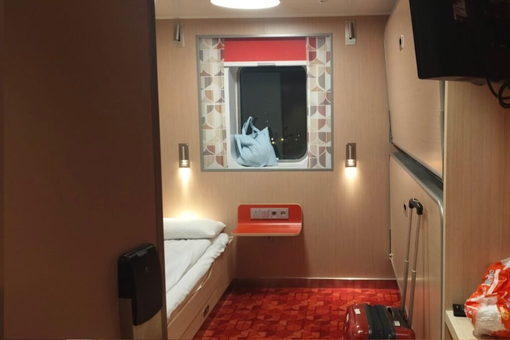 Cabine extérieure à quatre couchettes sur le ferry Santona de Brittany Ferries