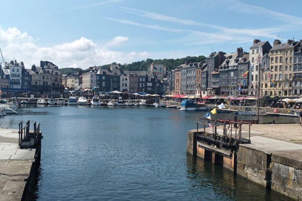 Pause à Honfleur en Normandie sur la route vers Saint-Malo