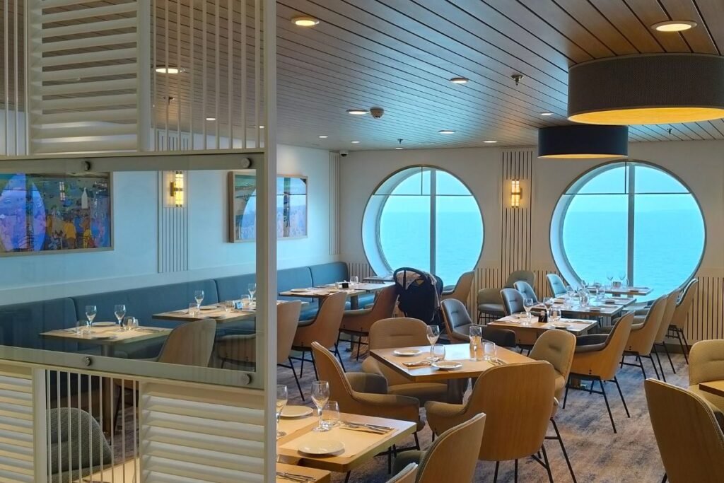 Restaurant à bord du ferry Brittany Ferries entre Saint-Malo et Portsmouth