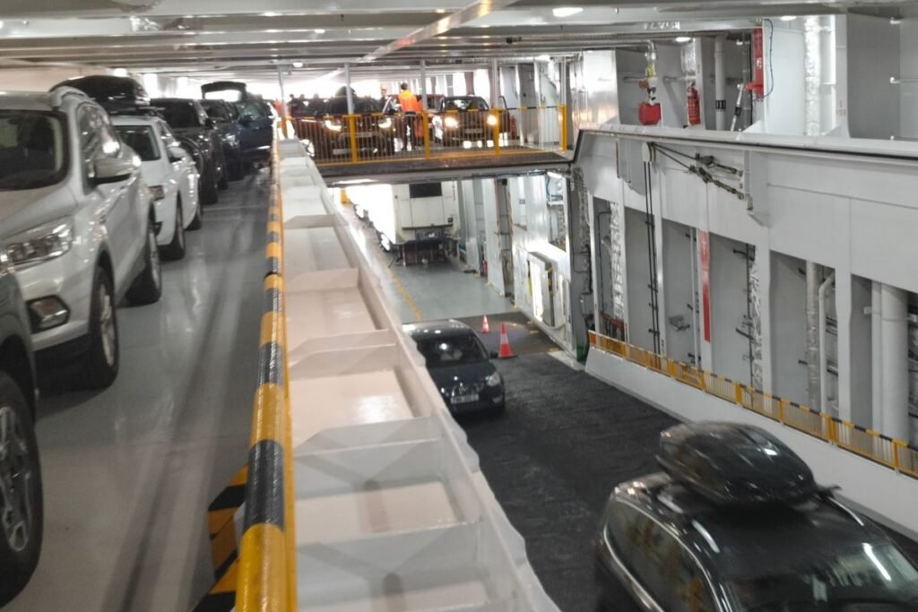 Pont garage du ferry Saint-Malo de Brittany Ferries